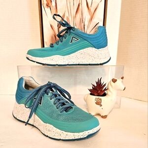 Align Lavoy Nursing Shoes Non-slip Teal Sneakers with Speckled Sole Size 7.5